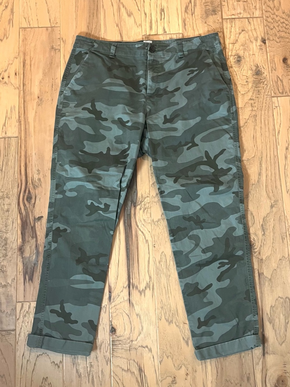 GAP Green Camo Girlfriend Khaki Cuffed Jeans, size 12